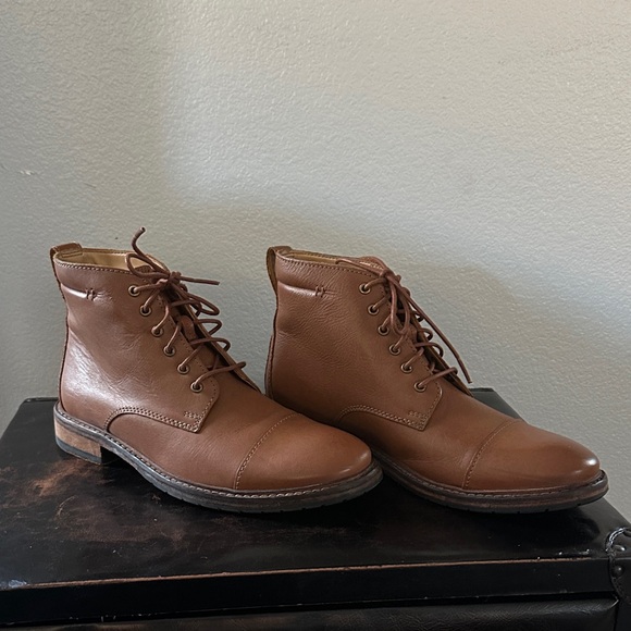 Clarks Men's Tan Leather Chukka Boots - Picture 7 of 10